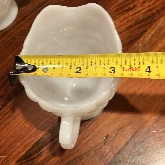 Vintage Milk glass cream & sugar set - Picture 9 of 10